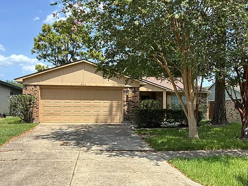 2715 Kingfisher Dr Photo 1