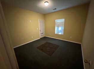 909 S Victory Dr, Houston, TX 77088