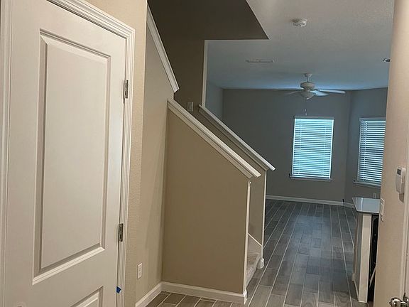 3rd image of 27 Yeti Ct