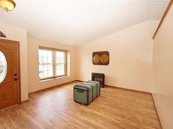 4th image of 3894 Pebble Creek Ln