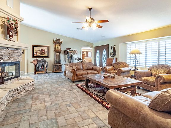 3rd image of 424 Hagen Way