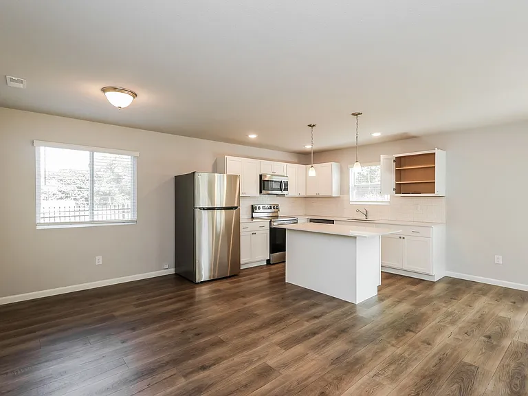 137 W Mason St — Photo 7