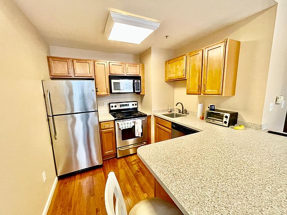 4th image of 31 N Pearl St #3B