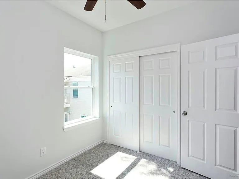 11623 Waldemar Dr — Photo 7