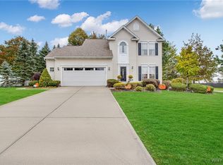 57 Stream View Ln, Lancaster, NY 14086