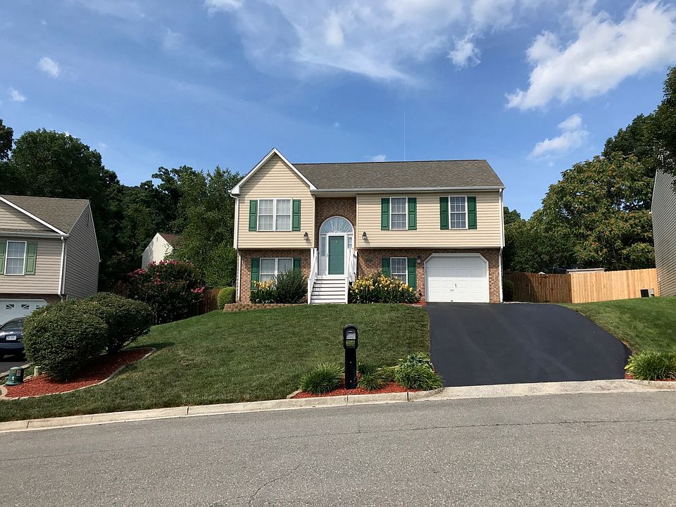 1st image of 5027 Meadow Crossing Ln NE