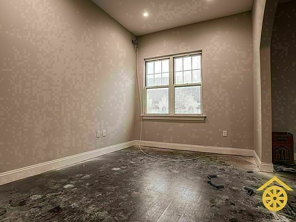 5th image of 522 Evergreen Ave #2D
