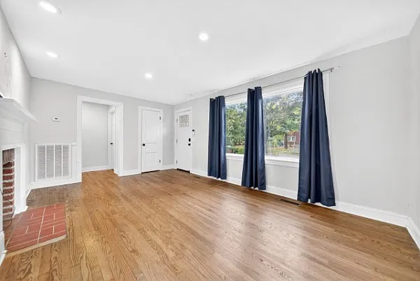 3 bed, 1124 sqft, $1,795 — Photo 2