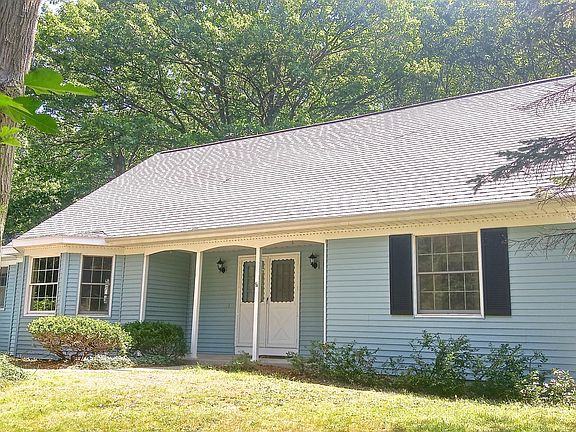 2nd image of 16416 Oakleaf Ct