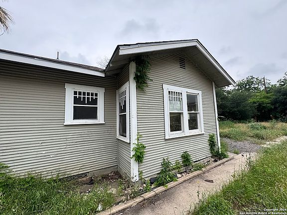 4th image of 839 E HIGHLAND BLVD