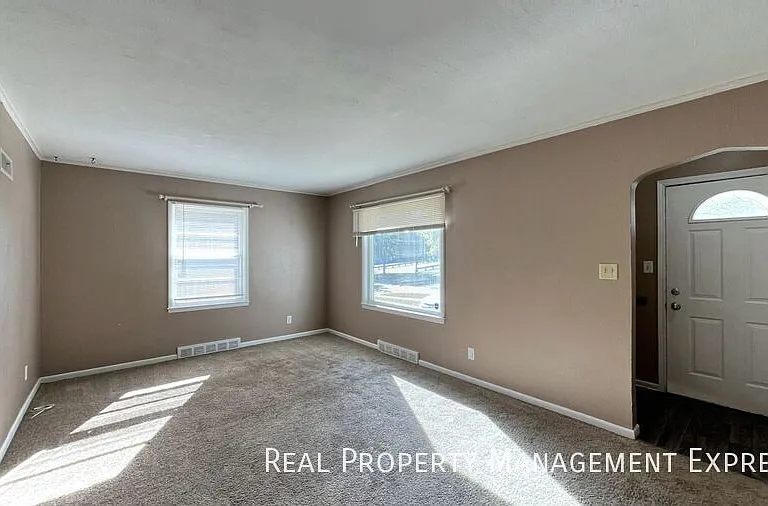 1804 S Covell Ave — Photo 5