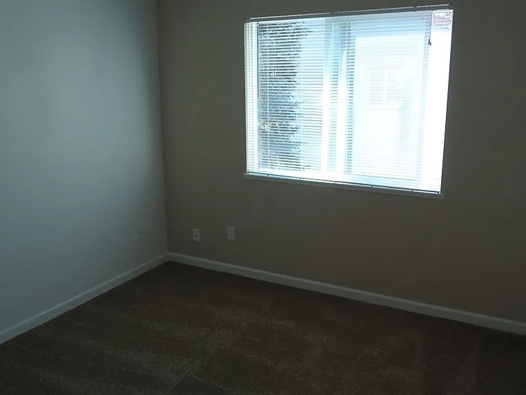 Glenview West Apartments — Photo 36