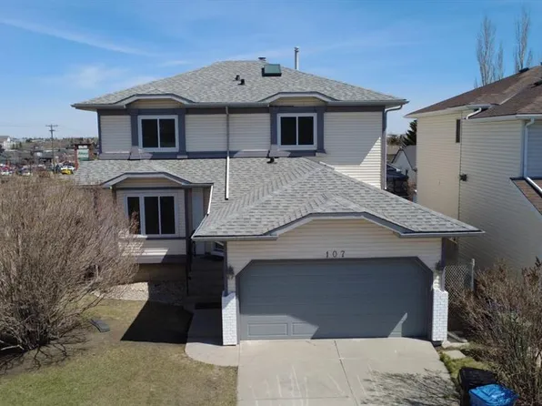 107 NW Harvest Oak Cres NE, Calgary, AB T3K 4C9