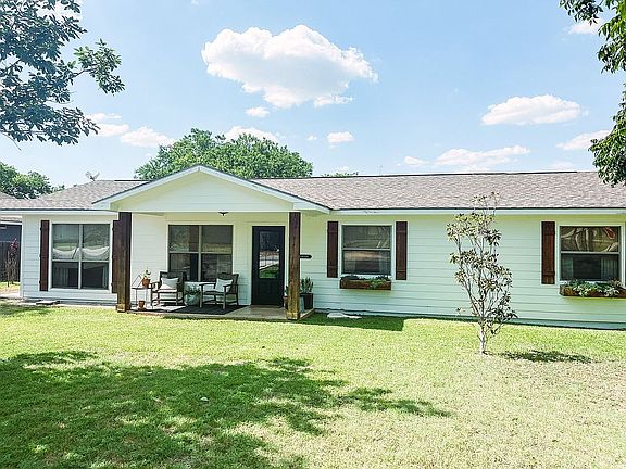 3rd image of 407 E Ash Dr