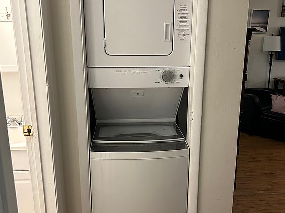 3rd image of 6 Woodward Ave APT D1