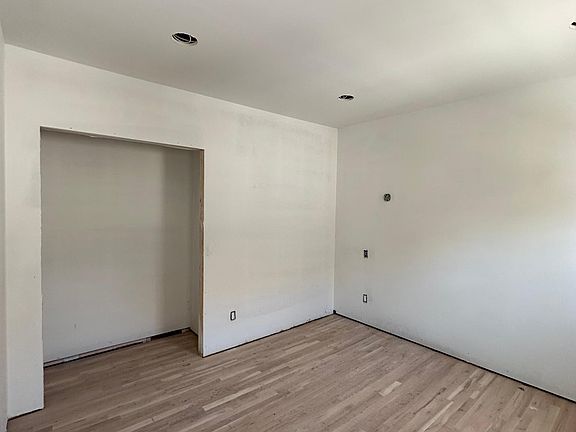 5th image of 84 Howard Ave #1B