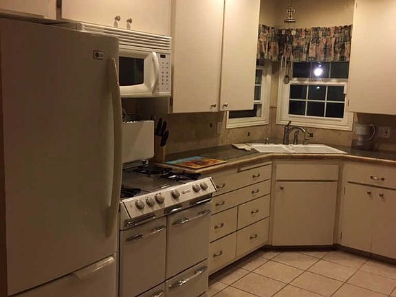 3rd image of 2042 Arden Dr W