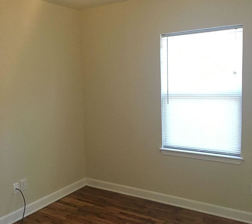 2nd image of 2001 Lasalle St #2
