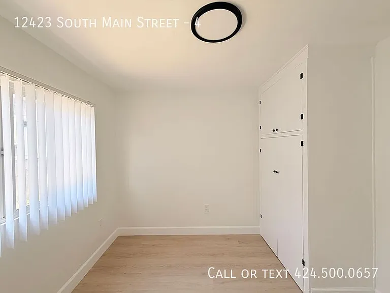 12423 S Main St #4 — Photo 7