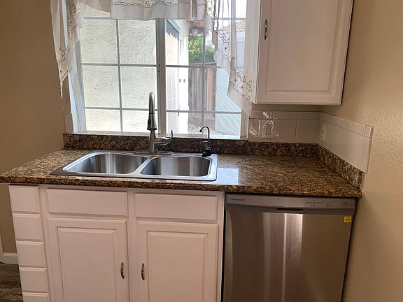 3rd image of 2803 Rainview Dr #2