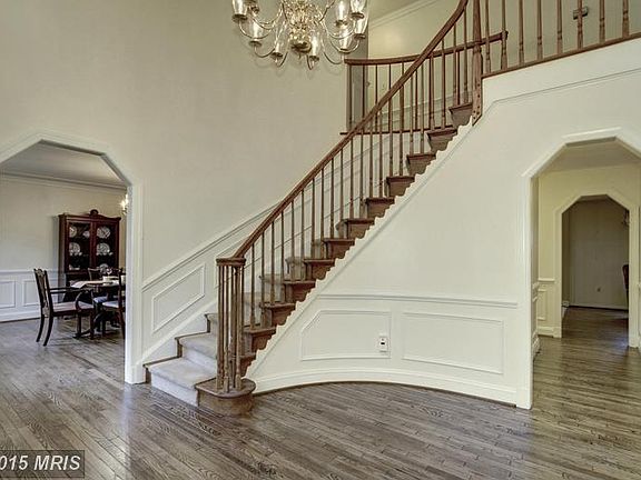 2nd image of 9 Galesville Ct