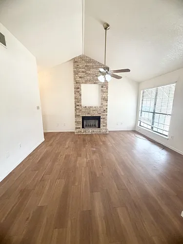 728 W San Antonio St Photo 1