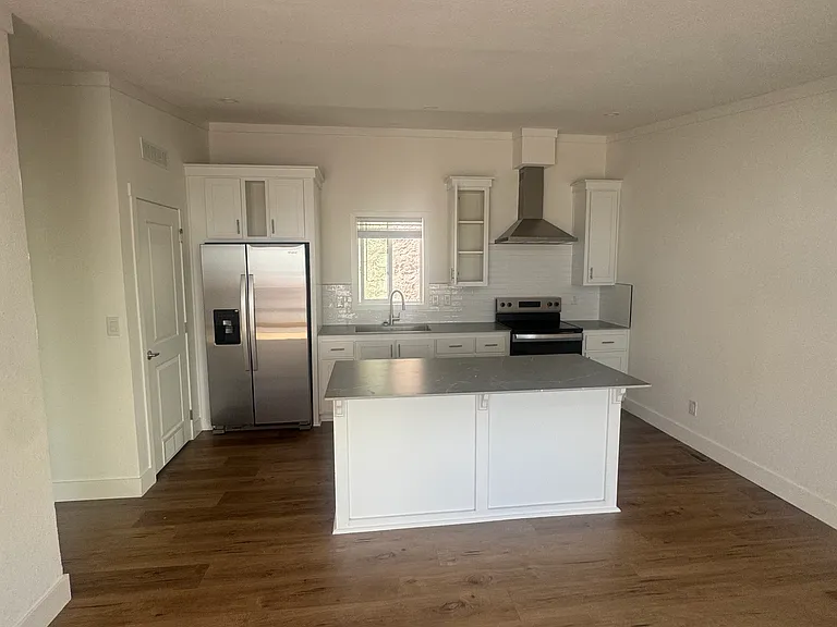 1035 Estudillo St #A — Photo 10