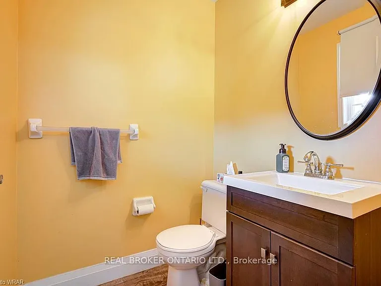 555 Mariner Dr — Photo 17