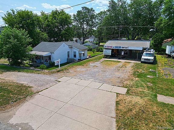 2nd image of 8411 N Middlebelt Rd