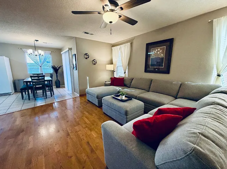 621 Little Wings Loop SW