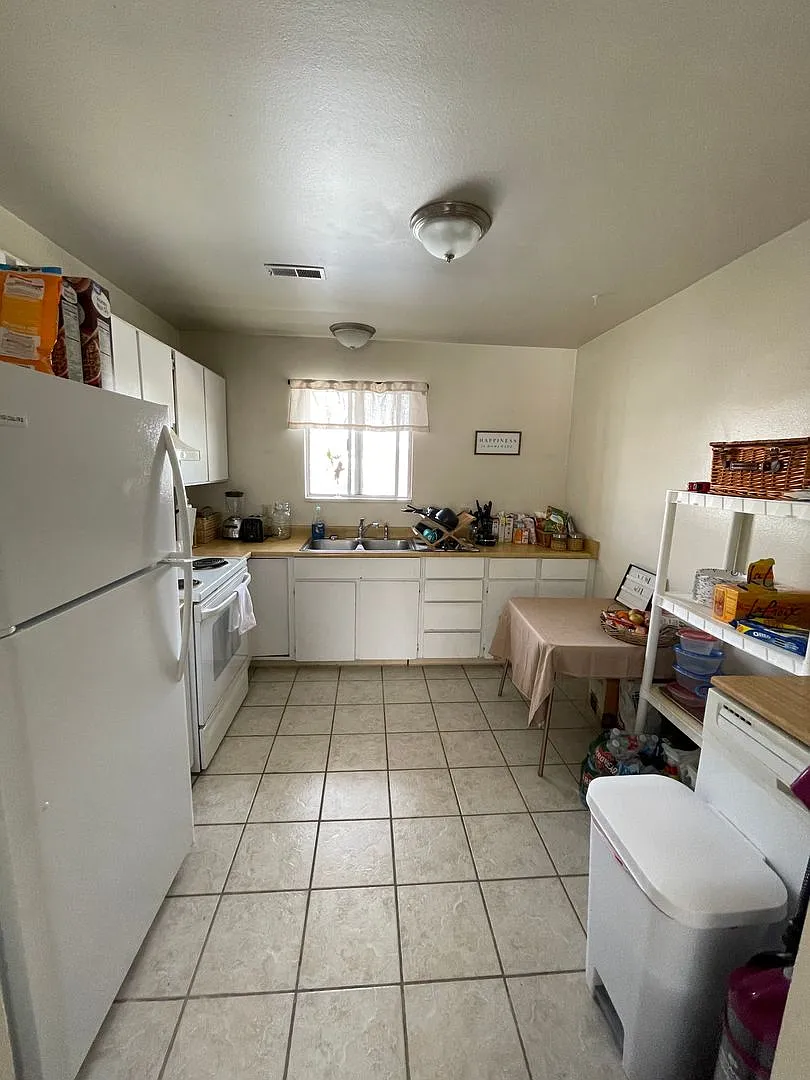 Price Drop! - 2 Bedroom 1 Bath In Provo! Enjoy $200 Off Your First Month's Rent!! — Photo 3