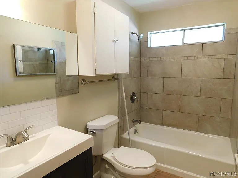 733 Gillespie St — Photo 16