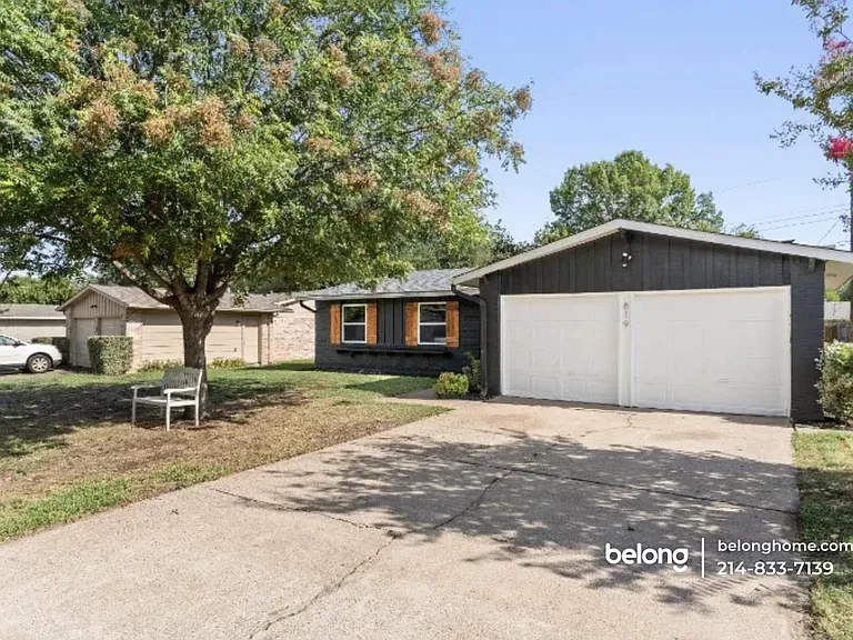 819 Wateka Way — Photo 2