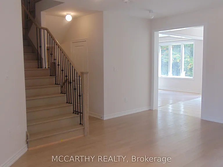 496 Black Cherry Cres — Photo 7