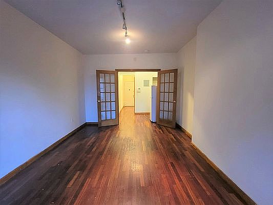 3rd image of 447 W 43rd St #X