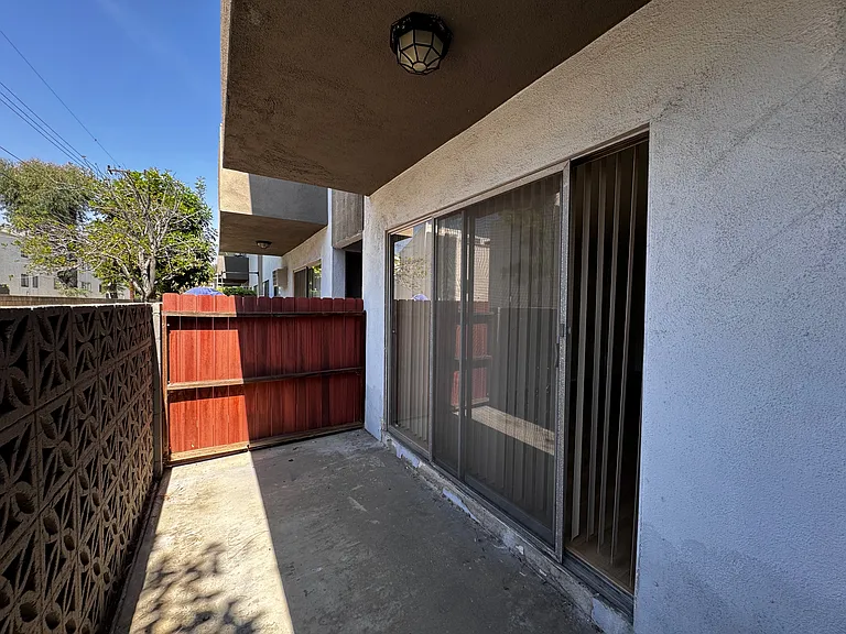 526 W Huntington Dr #J — Photo 3