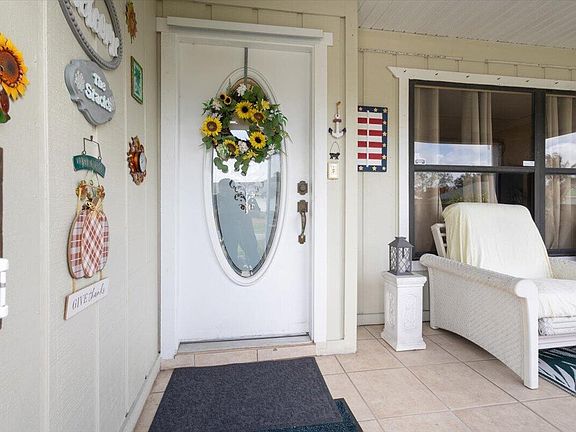 4th image of 1641 SE Clearmont Street