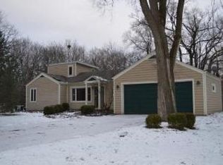32W107 Cedar Ln, Wayne, IL 60184