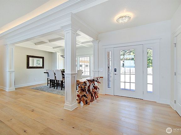 5th image of 831 Riverview Lane