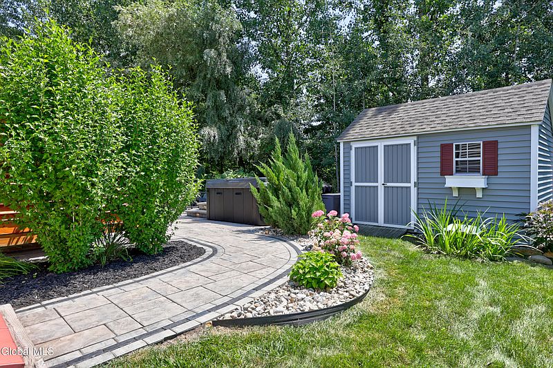 4th image of 7 Woodlake Drive