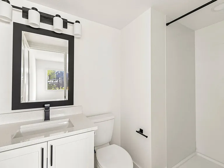 The Crest |NEWLY Renovated Studios, Lofts, 1, 2 & 3 Bedroom Homes Near the Beach — Photo 66