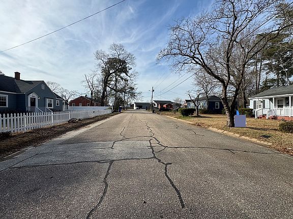 4th image of 2705 Pecan Dr