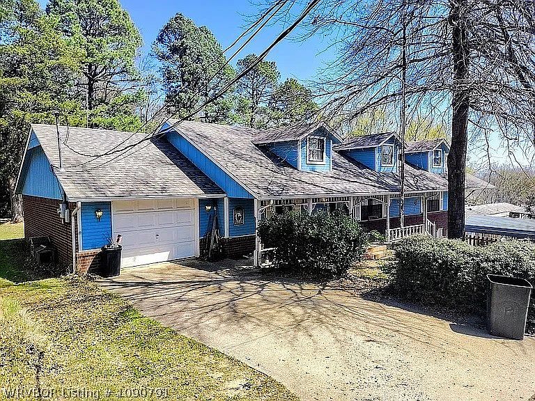 1st image of 210 Cherry Ave