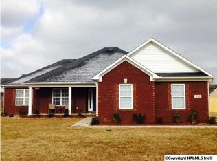 212 Chestnut Oak Cir, Owens Cross Roads, AL 35763