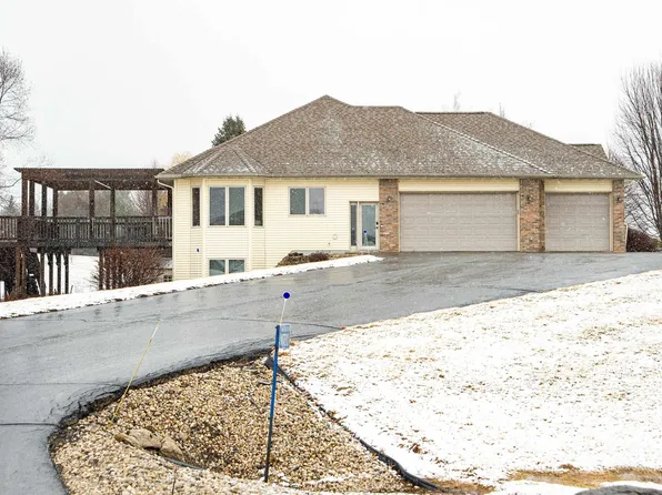 W7810 Cody Ct, Beaver Dam, WI 53916