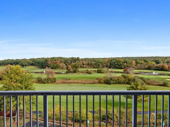 38 Village Rd APT 402, Middleton, MA 01949