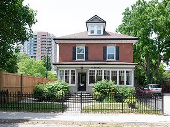 56 John St #2, Brampton, ON L6W 1Z3