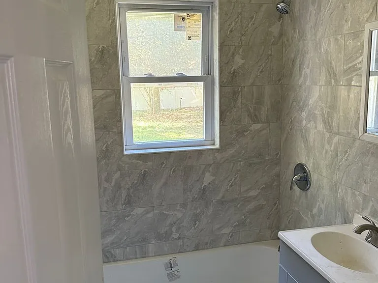 72 Judith Dr — Photo 2