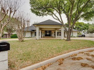 1806 Country Club Cir, Garland, TX 75043