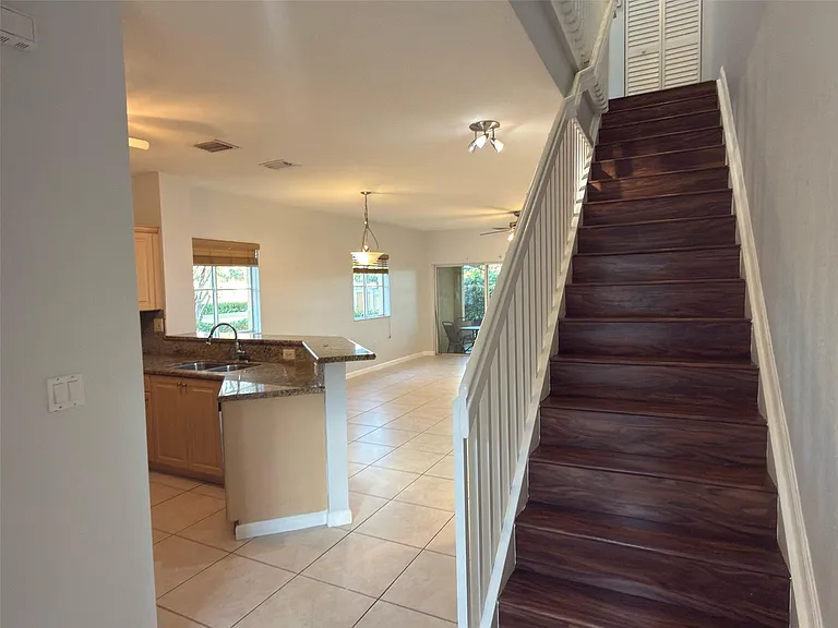 8320 Santa Monica Ave #8320 — Photo 5